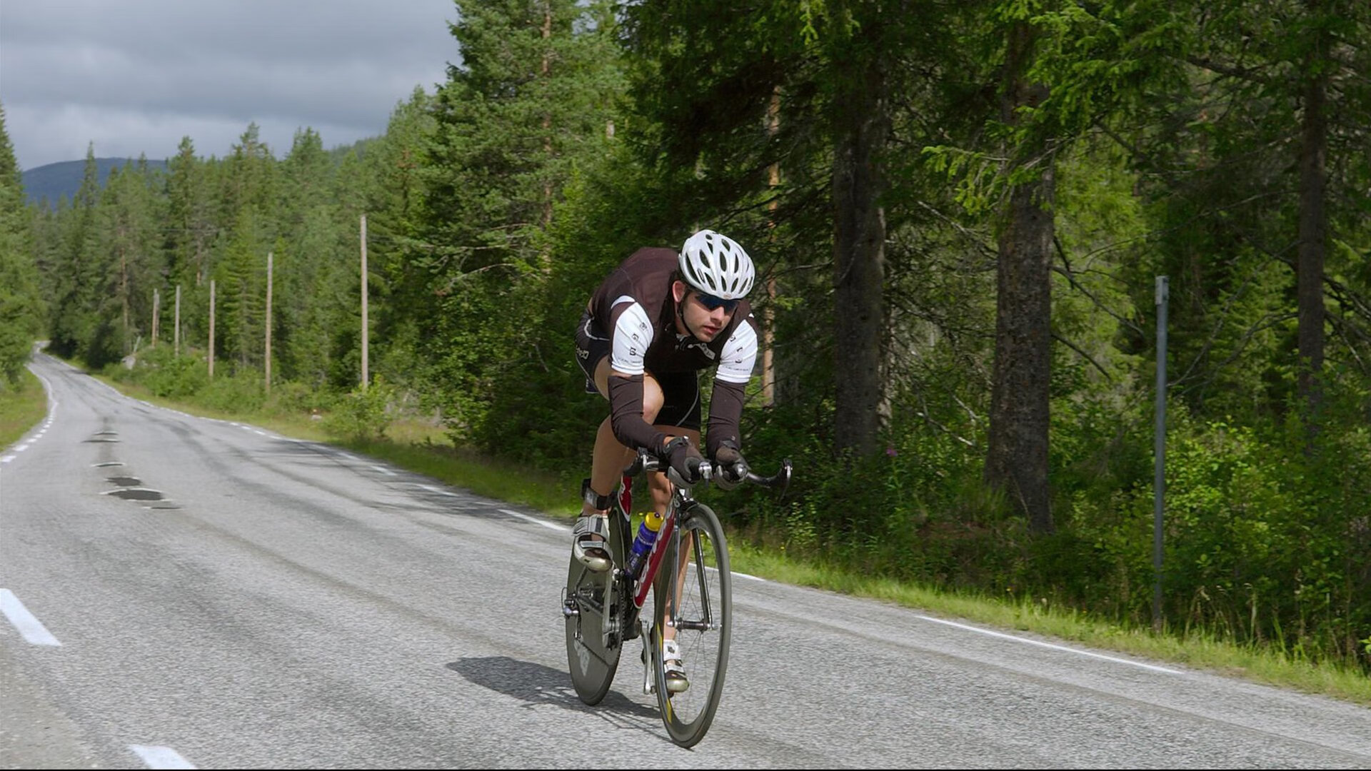 世界杯首轮：非洲劲旅逼平卫冕冠军 展现十足硬骨头气质